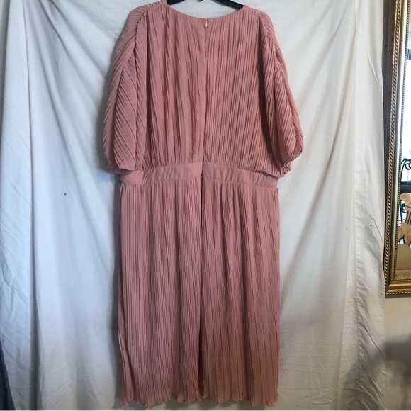 boohoo Pink Plush Occasion Pleaded Dress - Picture 3 of 10